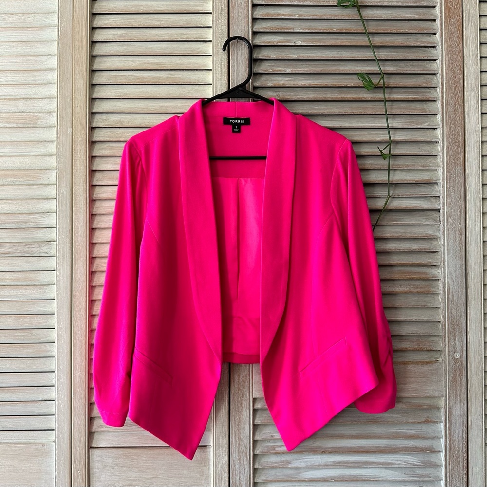 Torrid cropped pink blazer